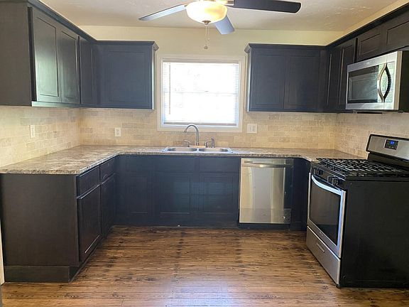 Newly remodeled kitchen. Granite counter tops - stainless steel appliances