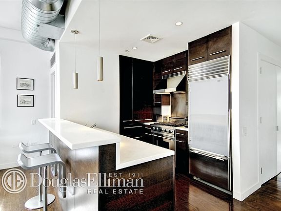 2nd image of 7 Essex St Ph C