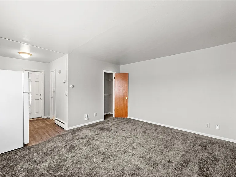 2214 1/2 Peirce Ave — Photo 5