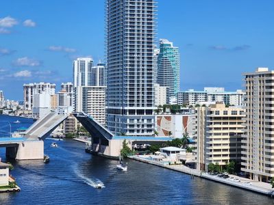 121 Golden Isles Dr #Penthouse 1, Hallandale, FL, 33009