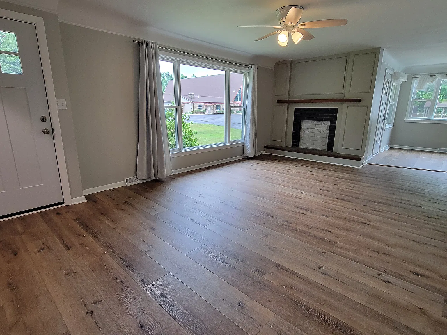 3 bed, 1314 sqft, $1,900 — Photo 2