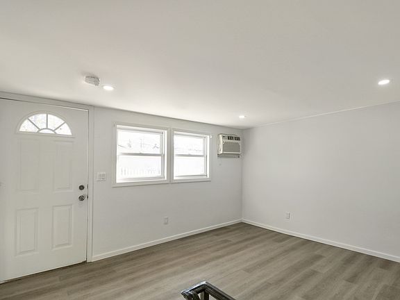 4th image of 7 Wagon Ln #2