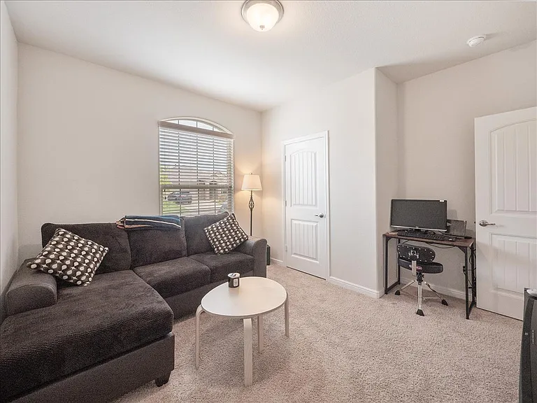 1104 Genola Dr — Photo 17