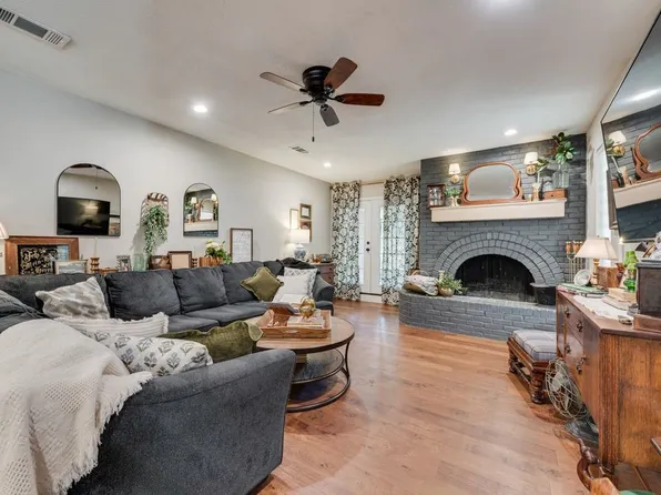 905 S Colonial Dr, Cleburne, TX 76033