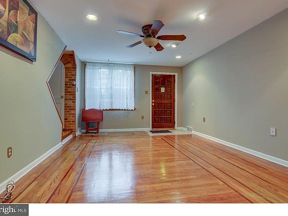 3rd image of 718 W Ashland Ave