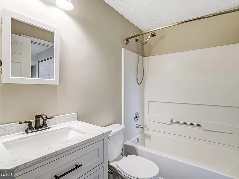 8525 Koluder Ct — Photo 11