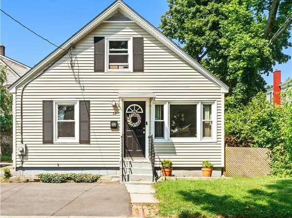 32 Rowan St, Providence, RI 02908