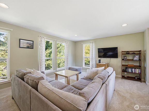 4th image of 875 St Andrews Way
