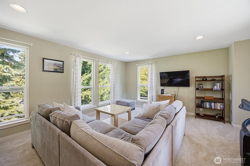 4th image of 875 St Andrews Way