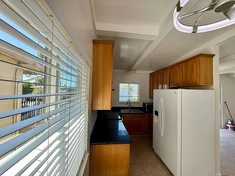 1805 Bradford Way — Photo 3