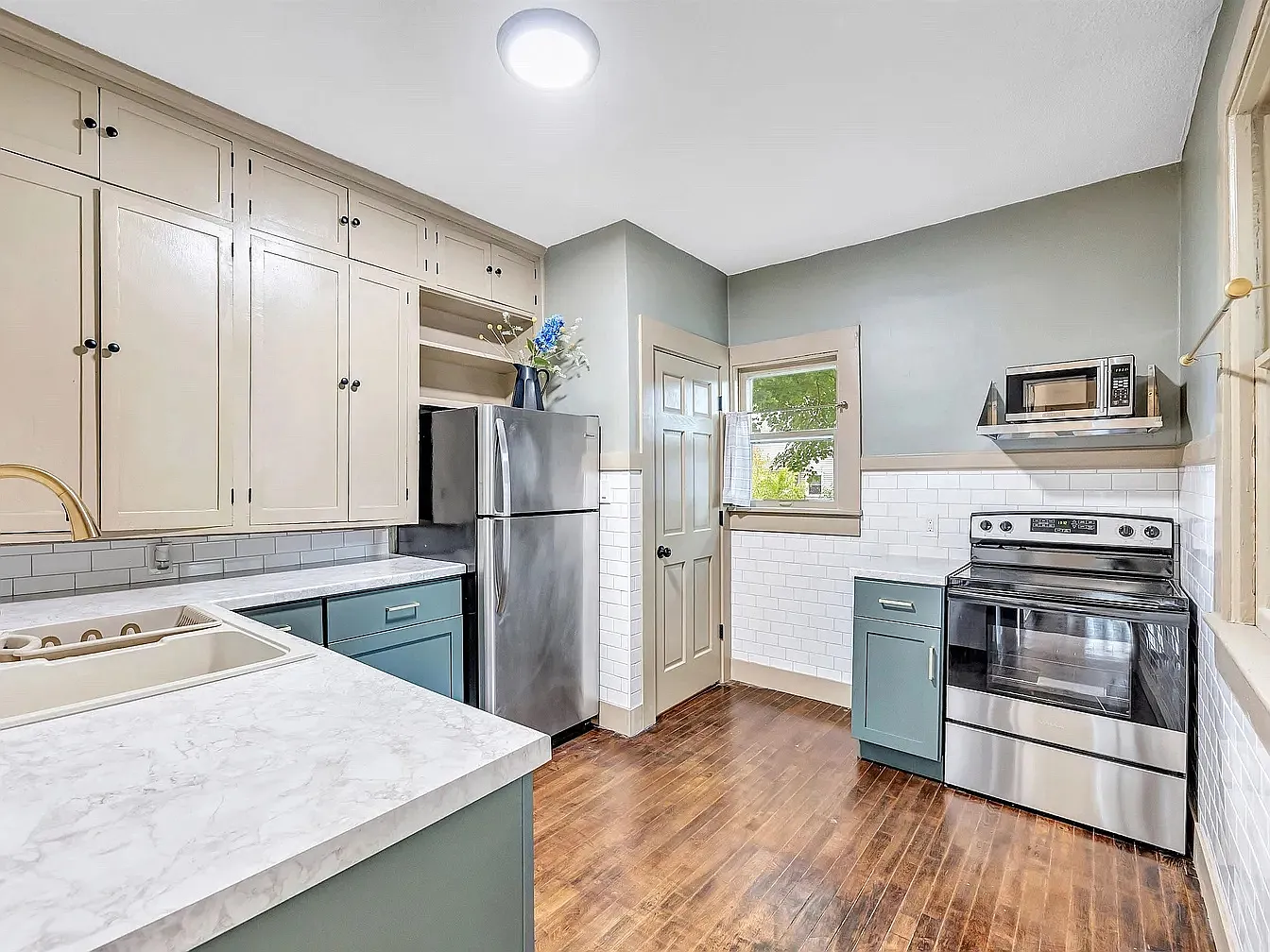 1014 N Oneida St — Photo 3