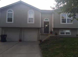 917 SE Kings Cross Rd, Blue Springs, MO 64014