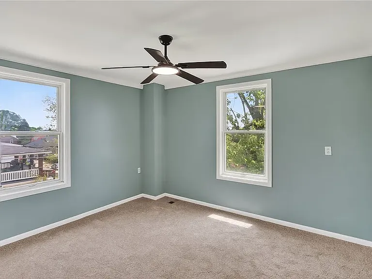 512 Marion Ave — Photo 9