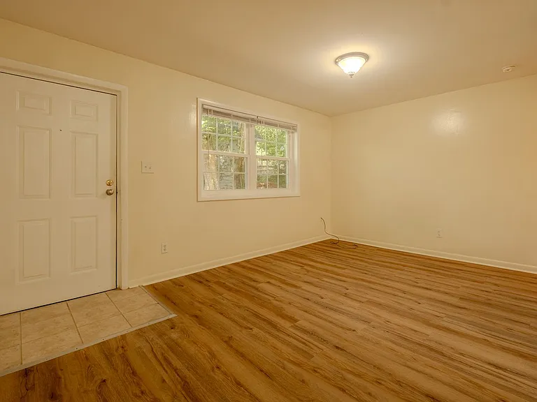 2BR on UGA Bus Route Minutes from UGA & Downtown Athens — Photo 16