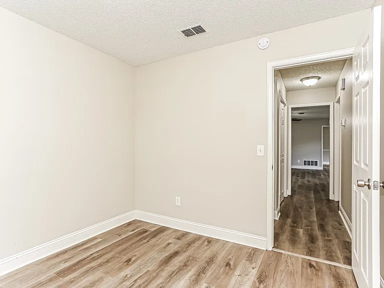 2553 Sandlewood Cir — Photo 15