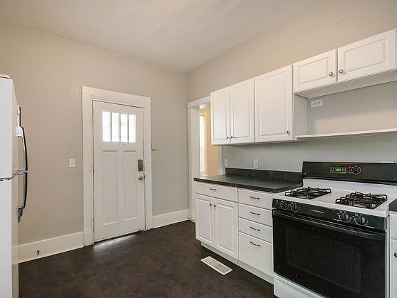 5th image of 811 Park St SW #811