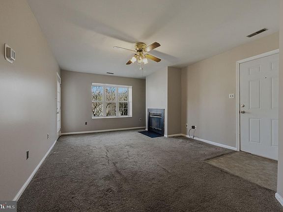 5th image of 410 Ashton Ln #410