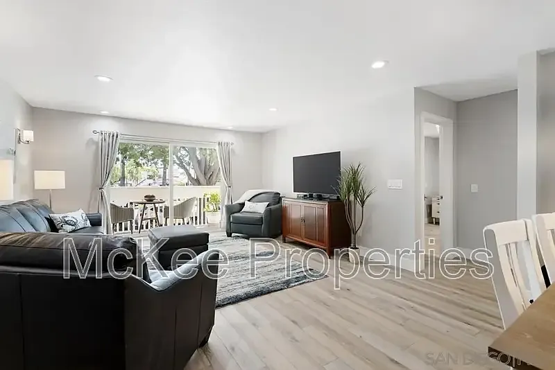 2 bed, 2.0 bath, 1060 sqft, $5,000 — Photo 3