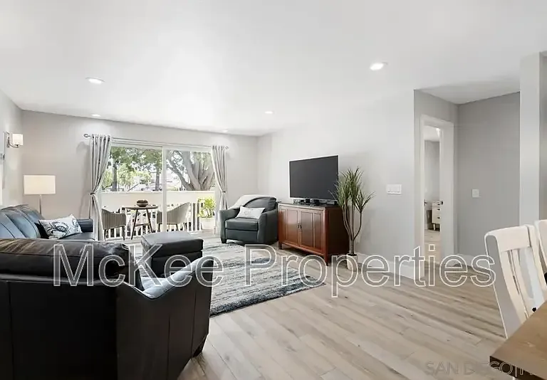 516 E Ave — Photo 3