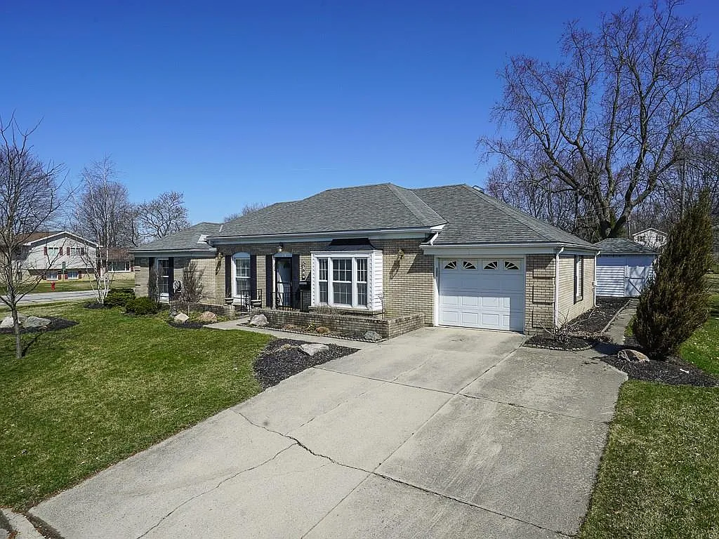 544 Brookwood Dr photo 1