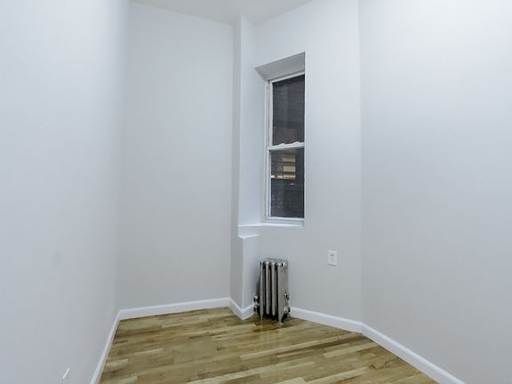2nd image of 34 1/2 Saint Marks Pl #1S