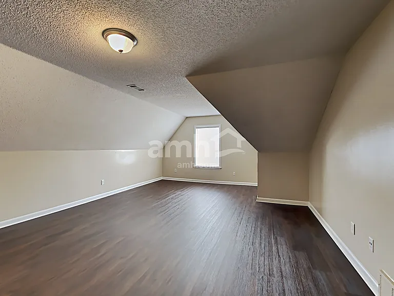 9321 N Fairmont Cir — Photo 18