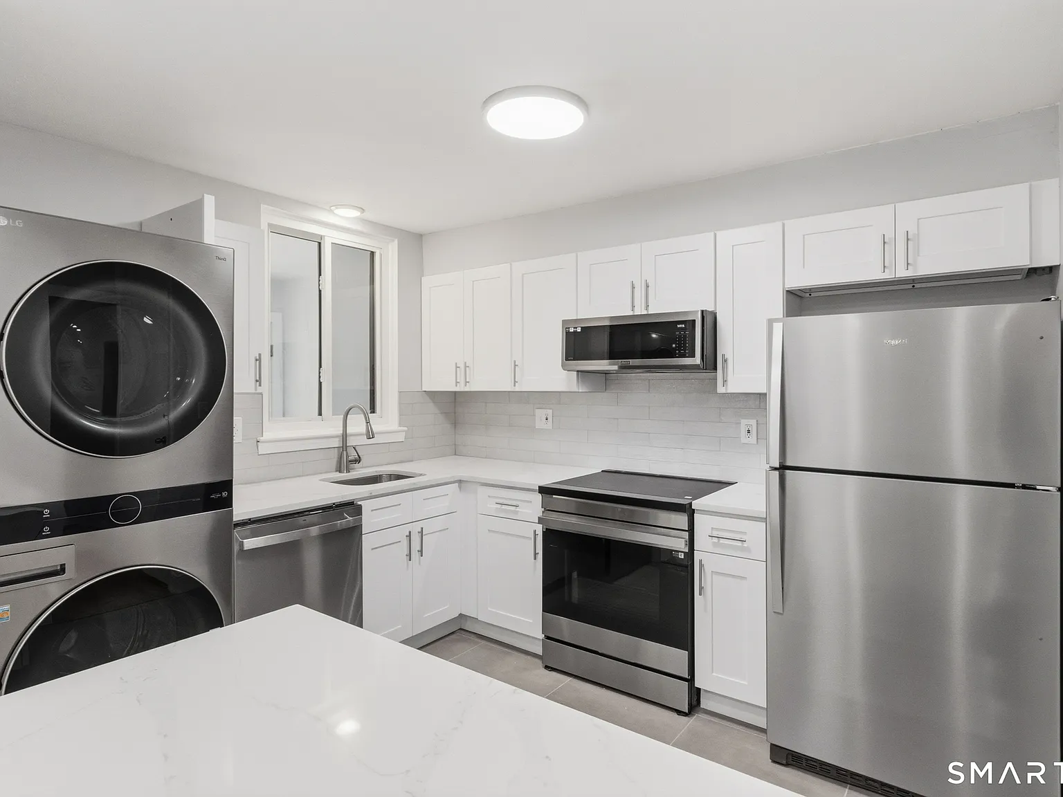 2 bed, 1.0 bath, 6626 sqft, $2,500 — Photo 2