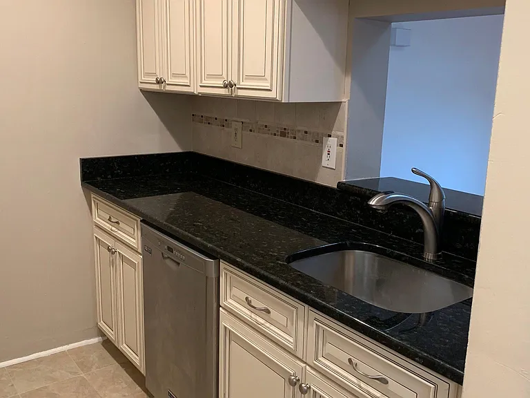 4708 Ravens Crest Dr — Photo 2