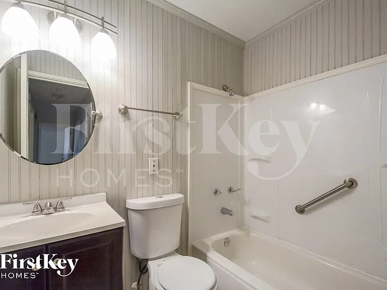 2415 Cambridge Dr — Photo 9