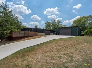 202 E Newton St, Luling, TX 78648