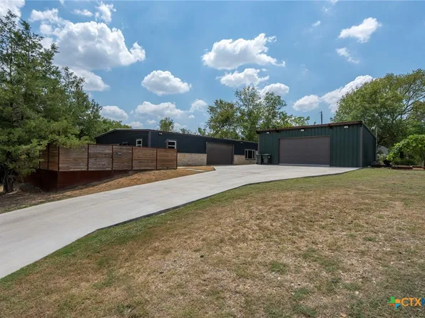 202 E Newton St, Luling, TX 78648