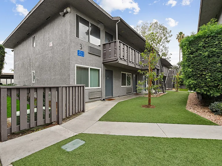 Loma Vista Apartments — Photo 7