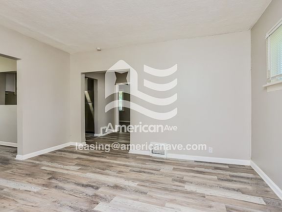619492_004_living_room_12801202.jpg