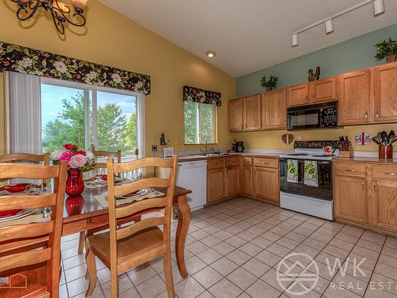 5th image of 1801 Clover Creek Dr