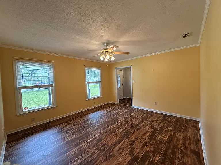 111 Old Post Ct — Photo 3