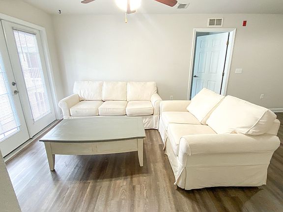 4th image of 921 SW Depot Ave APT 405