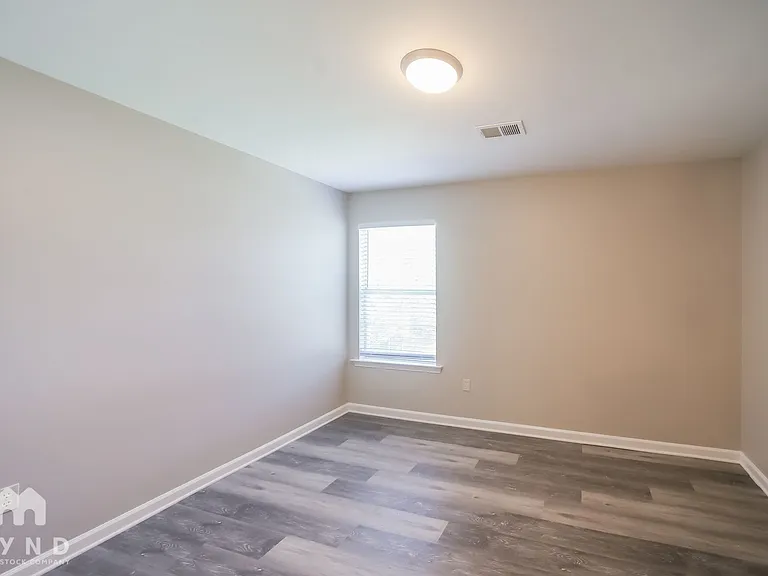 7384 Hunters Forest Dr — Photo 13