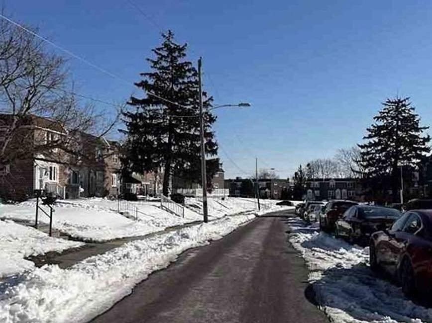 Exterior Neighborhood (street photo)