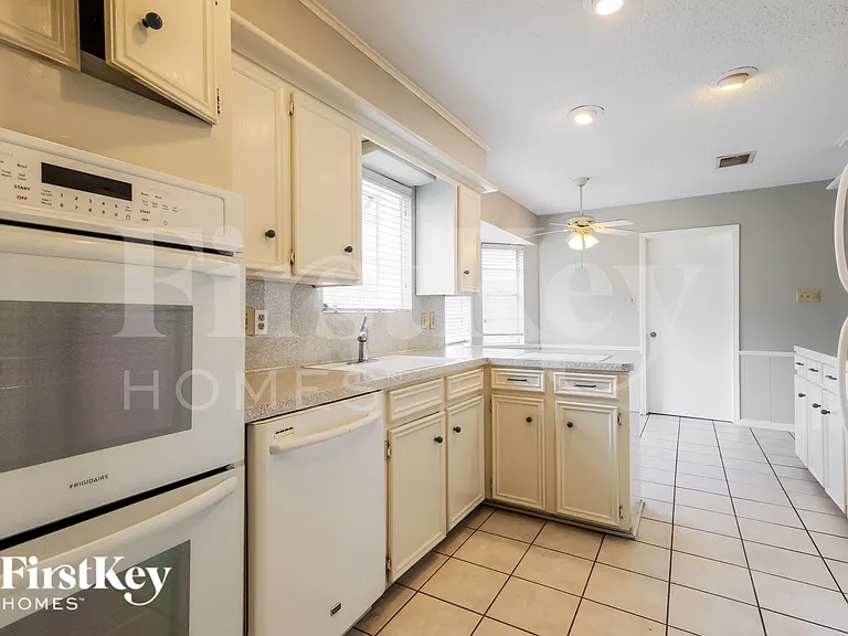 222 Magic Oaks Dr — Photo 8