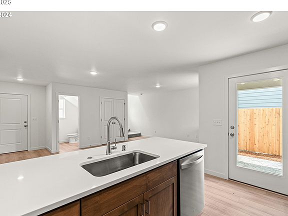 2nd image of 5913 NE 70th St