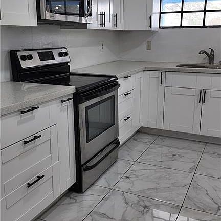 5th image of 425 N Lindero ST