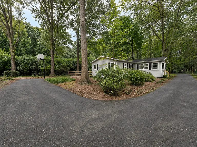 14269 Phillips Rd — Photo 2