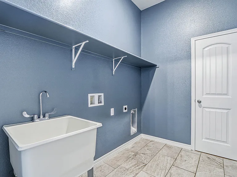 2300 Sammy Cervantes St — Photo 8