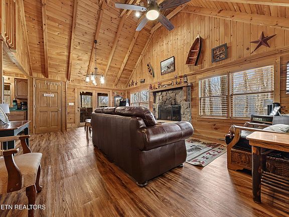 4th image of 1141 Ski View Ln