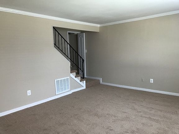 4th image of 329 S Amsterdam Ct