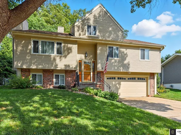 11727 Quail Dr, Bellevue, NE 68123