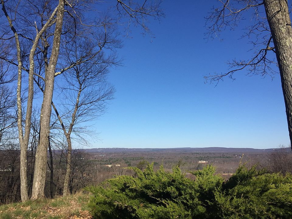 2nd image of 68 Pinnacle Rd