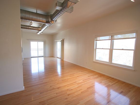 4th image of 400 Copper Ave NE APT 201