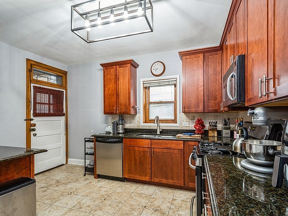 4th image of 4217 N Paulina St APT 1E