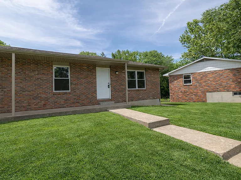 1321 S Roseta Ave — Photo 2